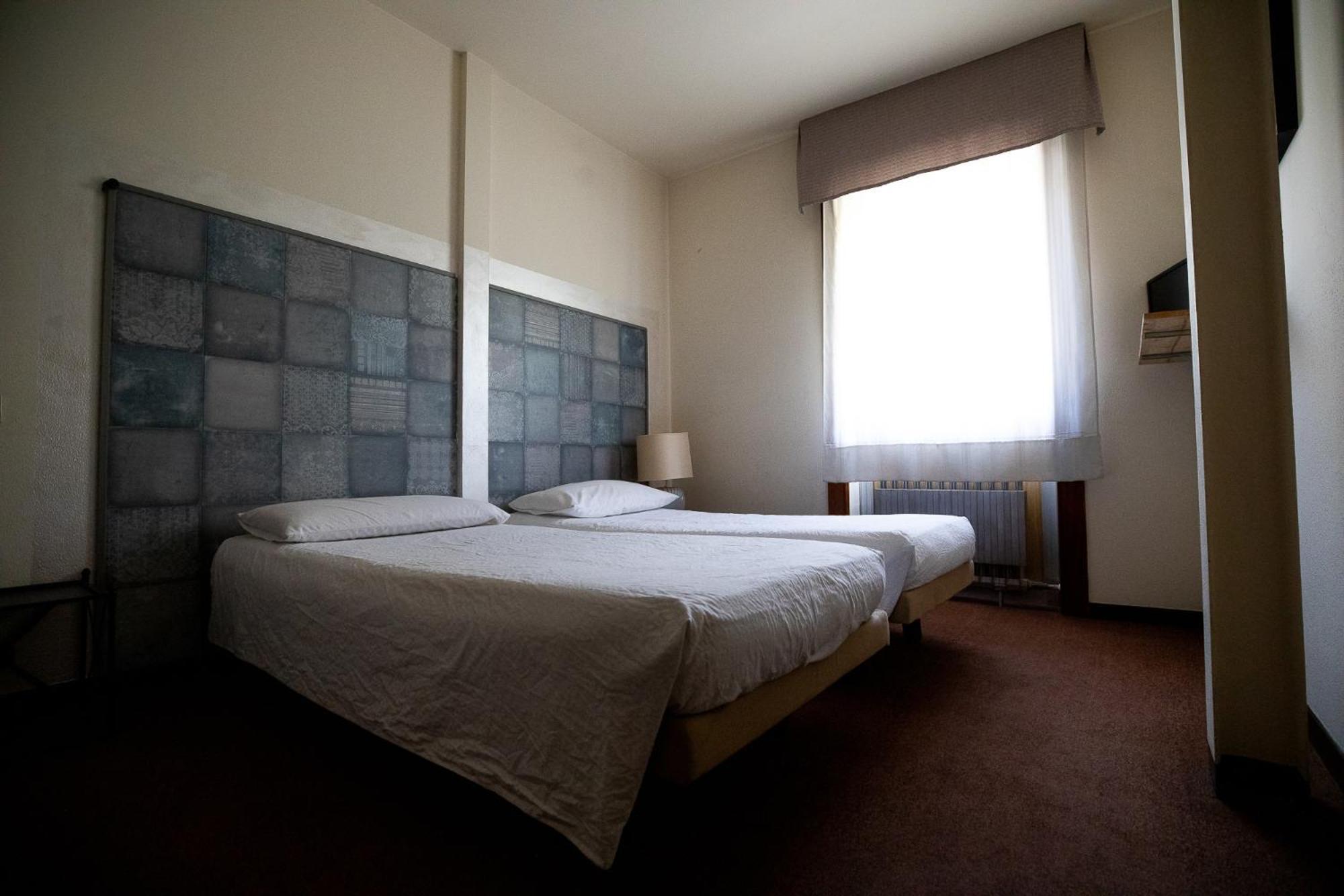 Hotel Rendez Vous Шатийон Экстерьер фото