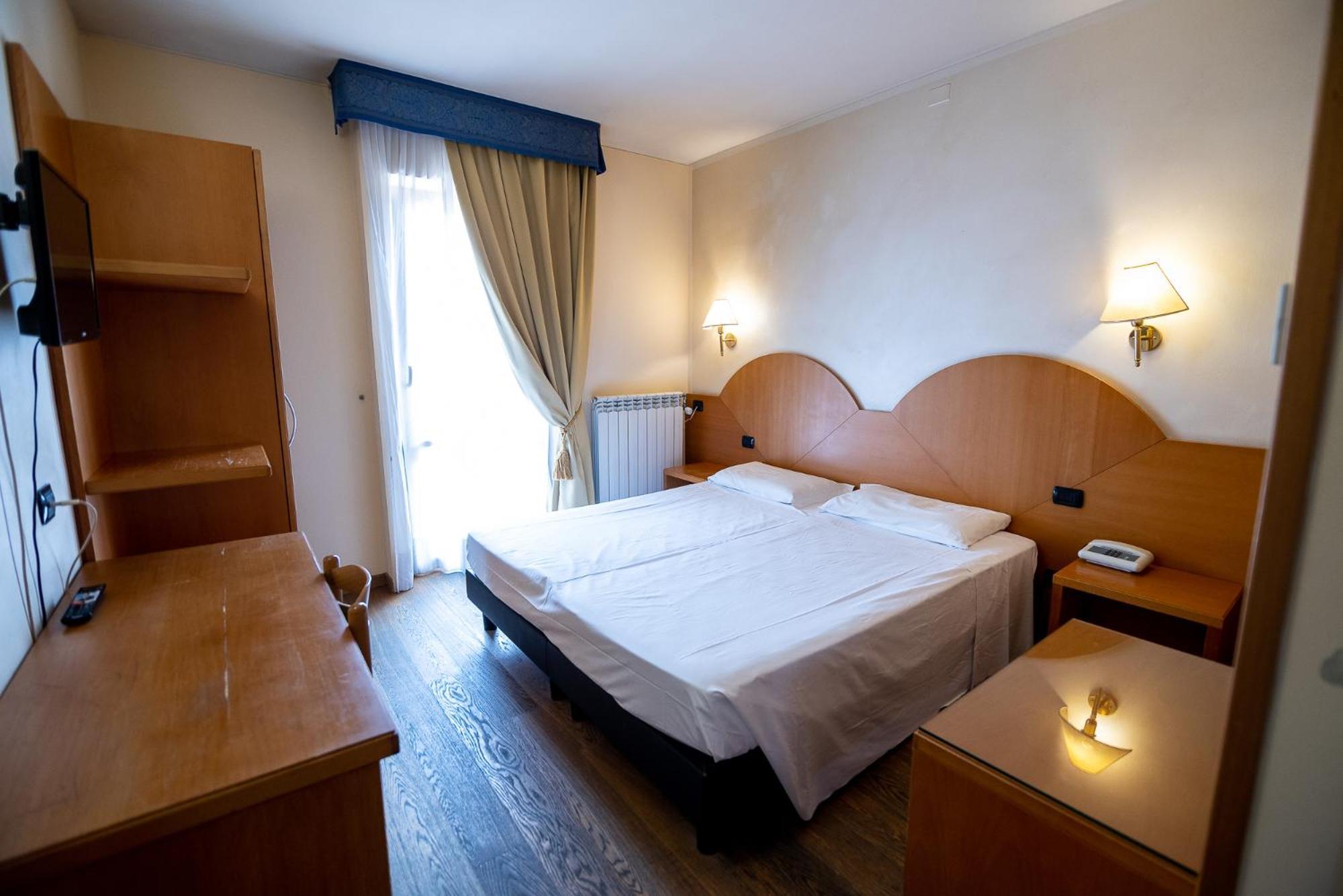 Hotel Rendez Vous Шатийон Экстерьер фото