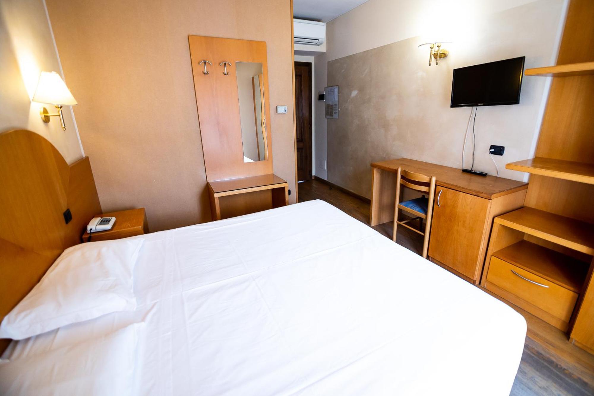 Hotel Rendez Vous Шатийон Экстерьер фото