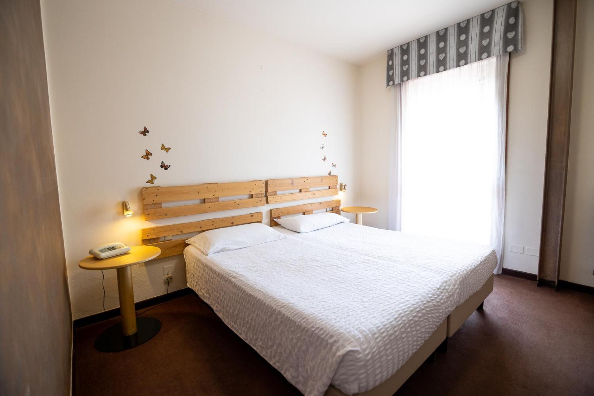 Hotel Rendez Vous Шатийон Экстерьер фото