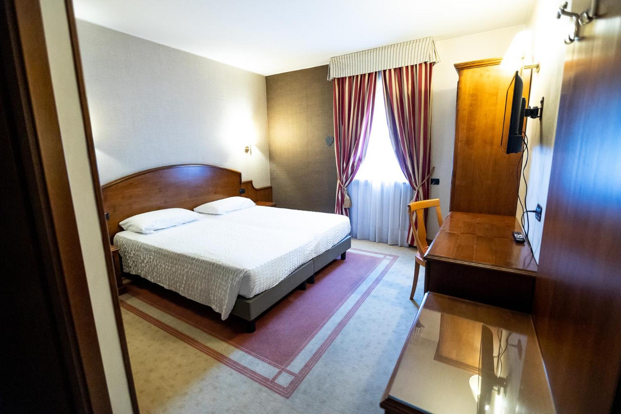 Hotel Rendez Vous Шатийон Экстерьер фото