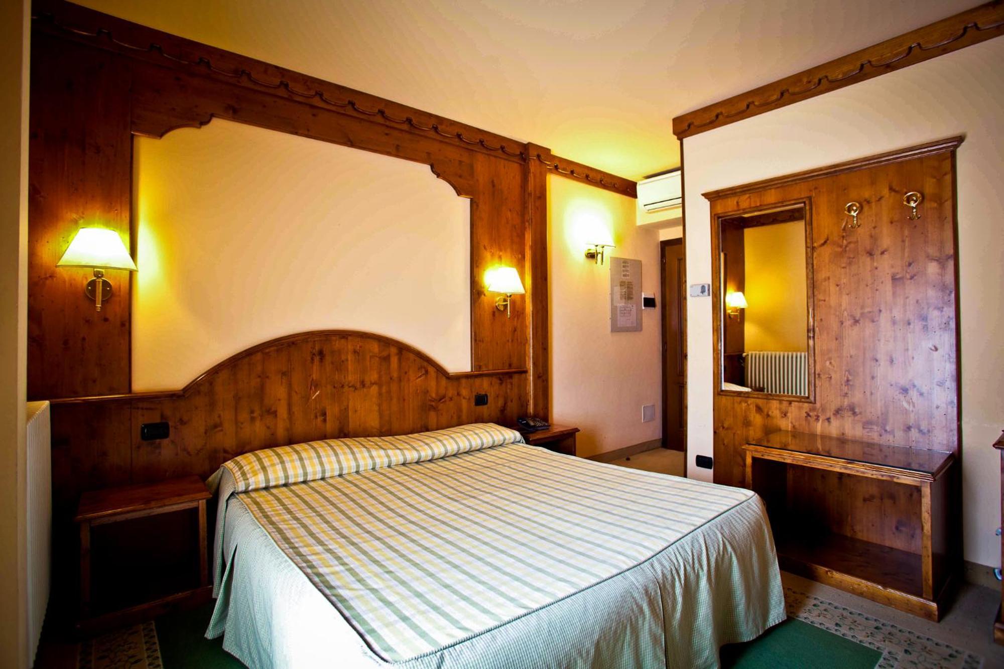 Hotel Rendez Vous Шатийон Экстерьер фото