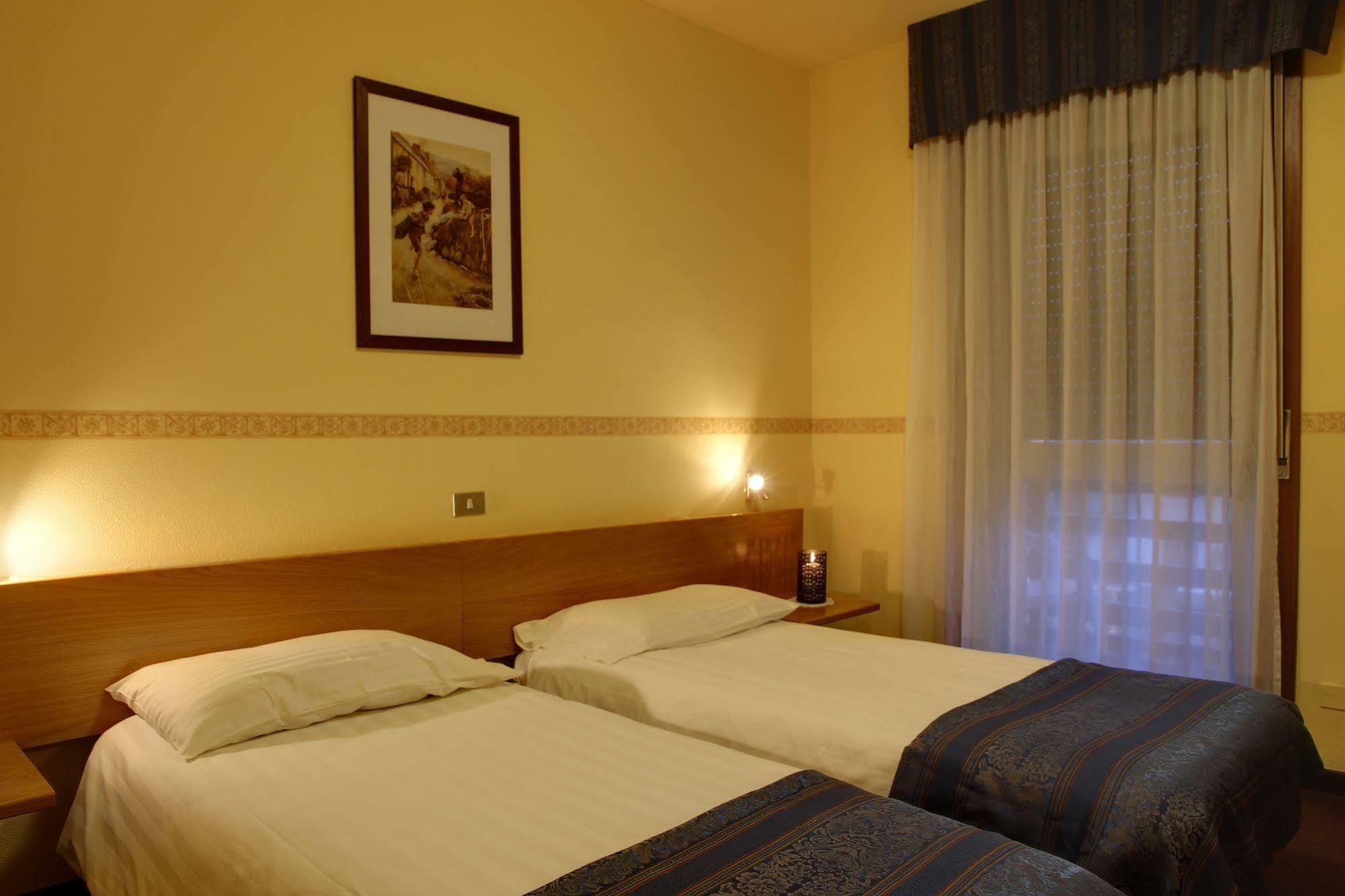 Hotel Rendez Vous Шатийон Экстерьер фото